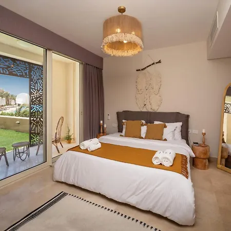Secluded & Bespoke 1 Bdr Apt With Pool View & Beach Access